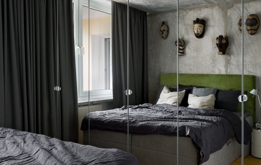 Small house design ideas: mirrors in the small bedroom to make the space feel bigger