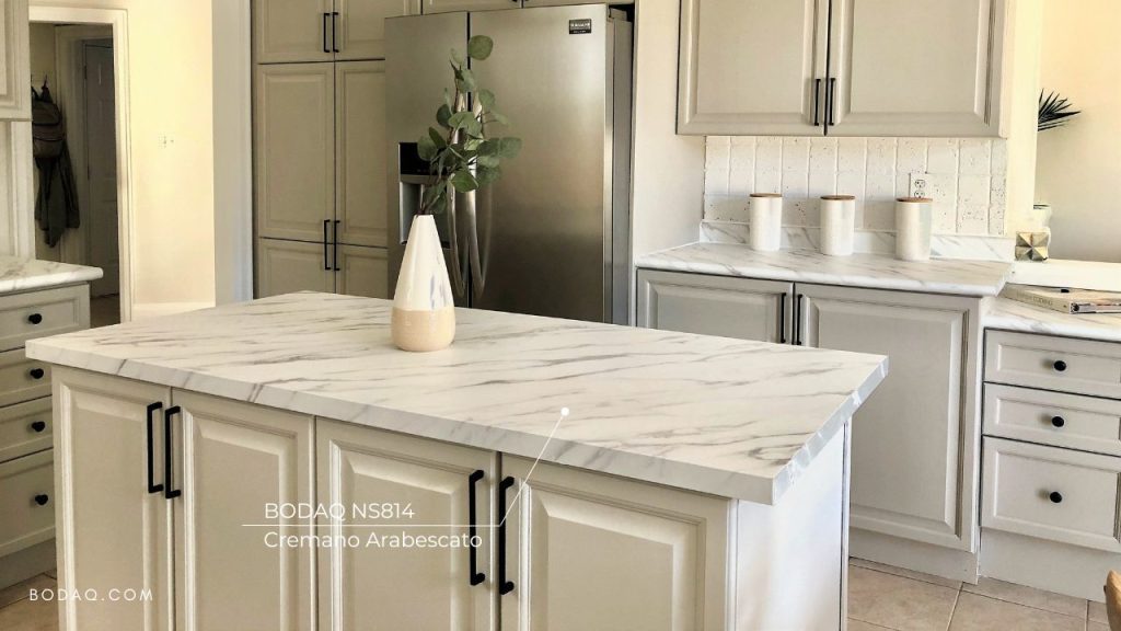 NS814 Cremano Arabescato marble finish on the kitchen island countertop