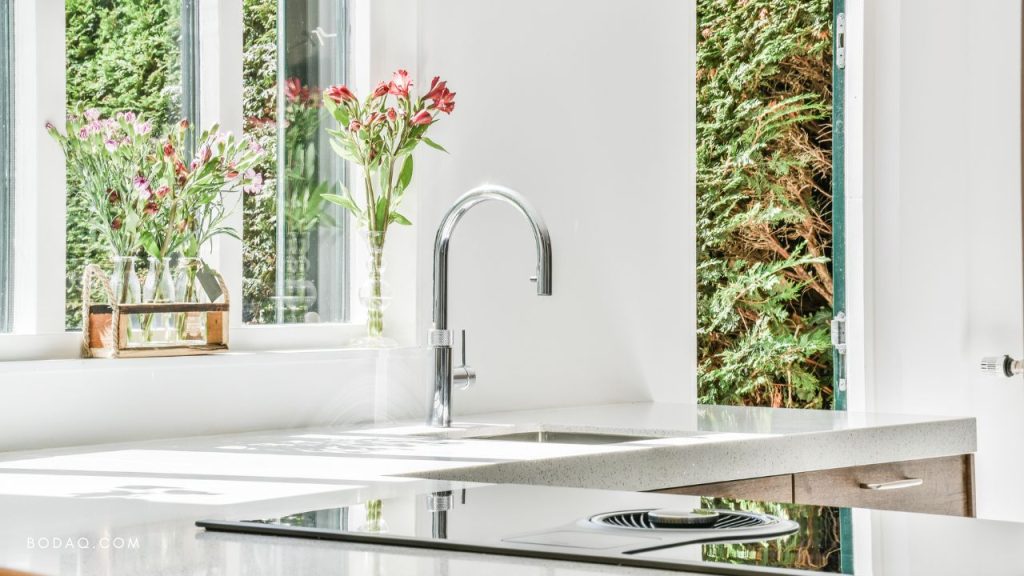 Simple kitchen decor ideas: Use plants