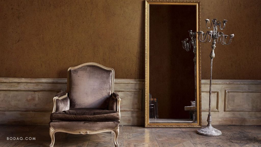Moody gold wall covering
